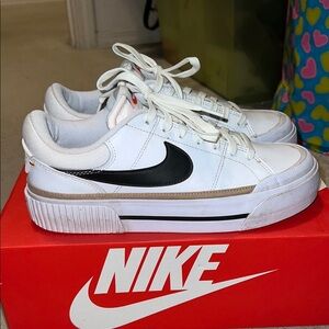 Nike White and Black Low-Top Sneakers